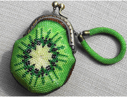 Монетница "Киви" Набор для вязания крючком с бисером от Ирины Рудевич