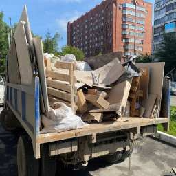 заказ грузовика для вывоза строительного мусора в Новосибирске