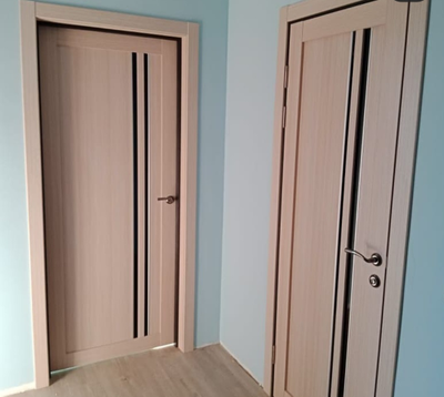 OPTIMA PORTE/ TURIN 525 АПС ДУБ БЕЛЕНЫЙ/ LACOBEL ЧЕРНЫЙ ЛАК