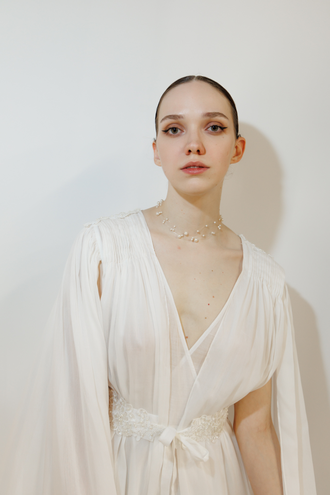 Будуарное платье из крапивы и шелка