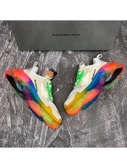 Кроссовки Balenciaga Triple S бежевые с разноцветной подошвой в Иркутске