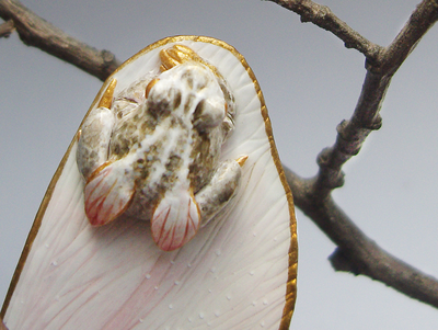 Фэнтези-брошь "Мушка-лягушка" (скульптурная миниатюра)