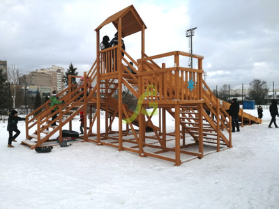 Зимняя деревянная горка "Snow Fox 12 м" с двумя скатами (две лестницы)