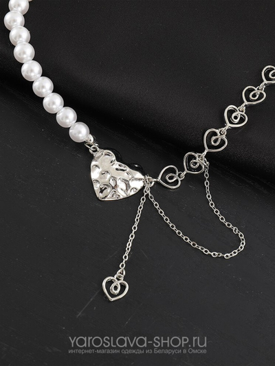 Ожерелье из жемчуга и серебра  с подвеской из мятого металла
