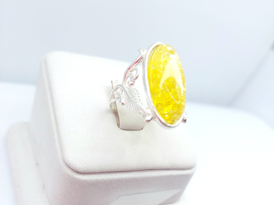 Кольцо "Лепесток" из желтого янтаря