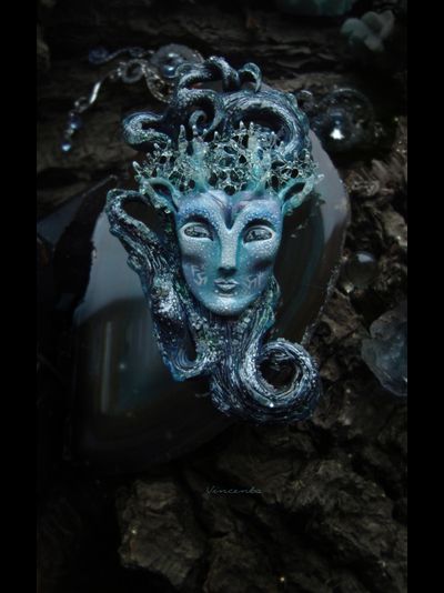 "Луми - Сердце Льдов", коллекционная брошь в стиле фентези