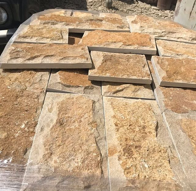 Мекегинский камень со сколом, светло-желтый