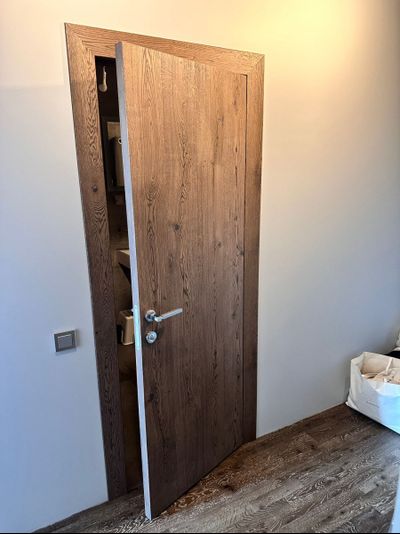 ВЫСОТА 2300 мм/ ОКА Беларусь. МАССИВ ДУБА/ BOTEGA LEGNO, модель LEGNO 1/ тонировка ГАЛИФАКС ТАБАК/ ПОЛОТНО ГЛУХОЕ