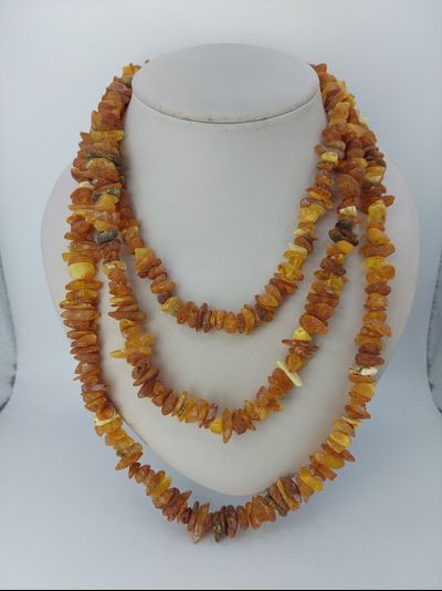 Длинные лечебные бусы из янтаря