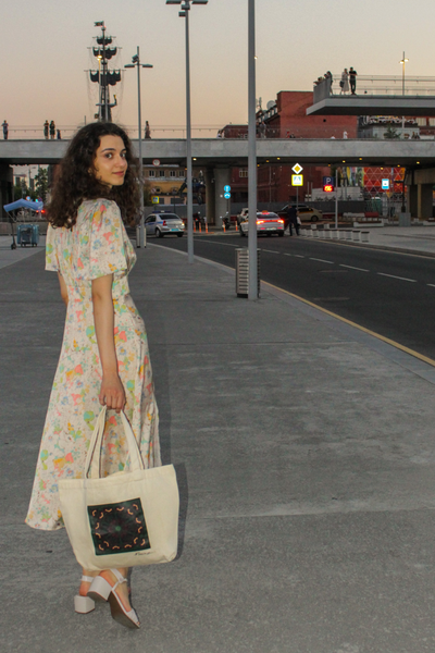 Дизайнерский шоппер с принтом "Летний вечер" из светлой саржи