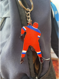 БРЕЛОК "ХОККЕИСТ" (МЕТАЛЛИЧЕСКИЙ ПЛОСКИЙ ДВУСТОРОННИЙ)