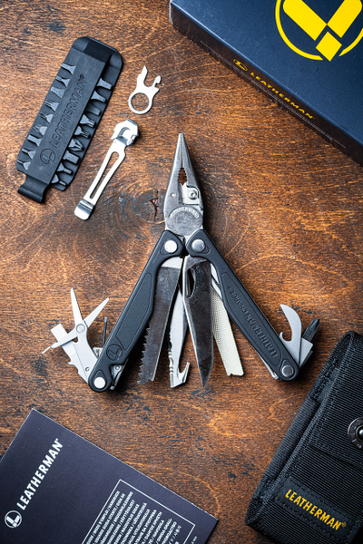 Leatherman Charge + с чехлом на кнопке, клипсой и битами