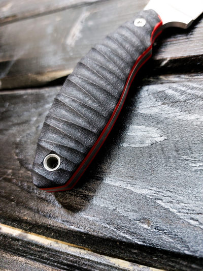 нож БЕЛКА сталь AUS10, рукоять G10, цвет  ЧЕРНО-КРАСНЫЙ