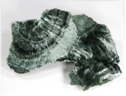 Клинохлор (серафинит), срез полированный с одной стороны, Россия, Иркутская область (50*30*8 мм, 9,4 г) №28399