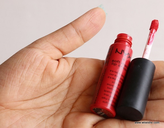 Стойкая жидкая матовая помада NYX Soft Matte Lip Cream 01 Amsterdam