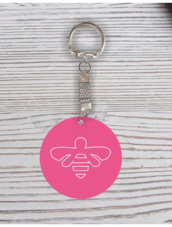 Брелок с гравировкой розовый талисман пчела №68