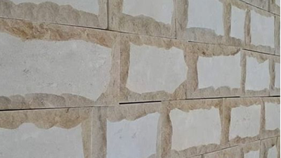 Мекегинский камень с гладкой сердцевиной, со сколом