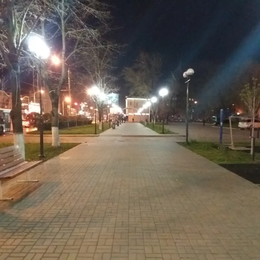 Парковое освещение сквера Ростов-на-Дону, светильники СТРИТ-51 (шар с кольцами) 
 