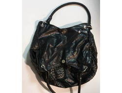 623-6/ Сумка черная из искусственной кожи с плетенными ручками