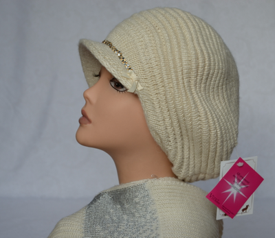 Итальянская белая кепка женская зимняя и шарф фото