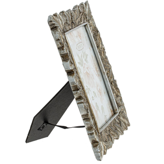 Фоторамка в классической раме с листьями, цвет состаренное золото.