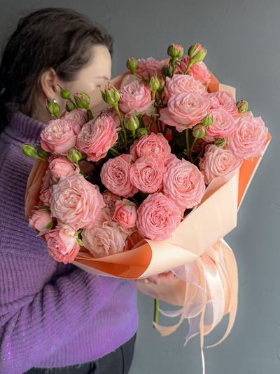 Букет пионовидных роз (7 веток)