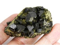 Эпидот, сросток кристаллов, Перу (55*42*32 мм, 101 г) №35868