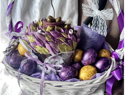 Пасхальная корзина с куличом