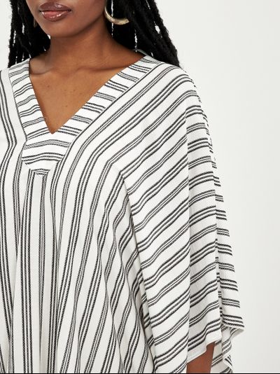 Эффектное летнее платье в полоску