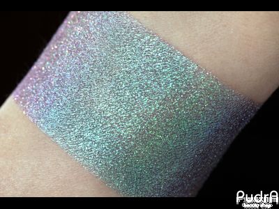 Tammy Tanuka Рассыпчатые тени для век Владычица пены морской 1 мл