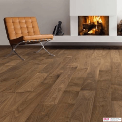 Декор паркетной доски Haro Орех Американский Маркант 1-пол, лак 529976 в интерьере гостиной