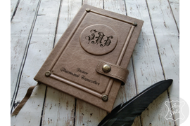 кожаный ежедневник в винтажном стиле с именной гравировкой