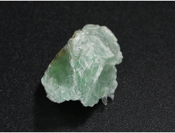 Тальк зеленый (благородный) необработанный, Урал, Шабры (24*17*13 мм, 3,3 г) №27437