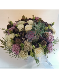 Авторский букет "Лиловое облако" в  шляпной коробке