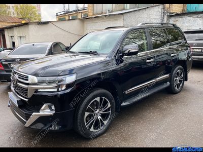 Рестайлинг Toyota Land Cruiser 200 из 2008-2015 в Lounge 2021 года