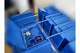 Две контейнерные заправочные станции подключенные друг к другу