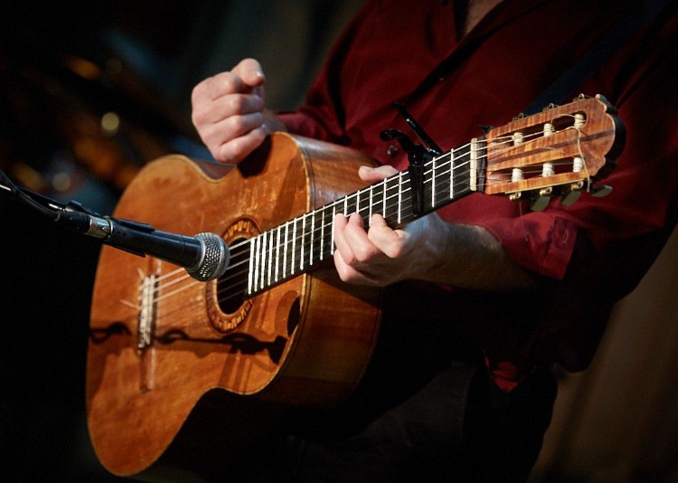 Гитарист. Гитара в руках. Гитарные композиции. Красивые электрогитары. Гитарные композиции.