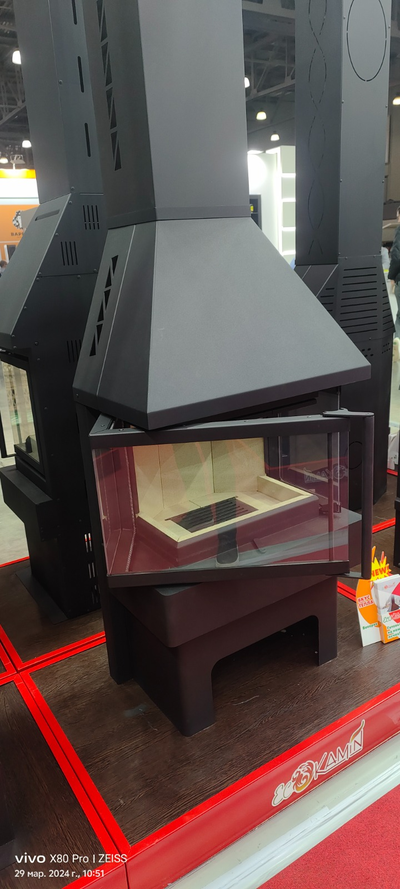 Камин ПАНОРАМА ТРИ СТЕКЛА черный / графит, Экокамин (Россия)