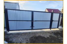 Распашные ворота из профнастила