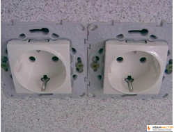 Установить розетки в два подрозетника в стене ИВАНМАСТЕР