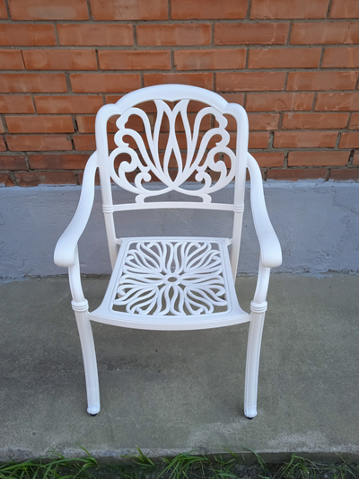 Белое кресло Louis из литого алюминия