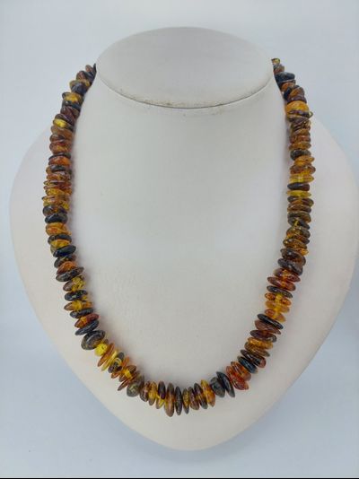 Бусы простые из темно-зеленого янтаря