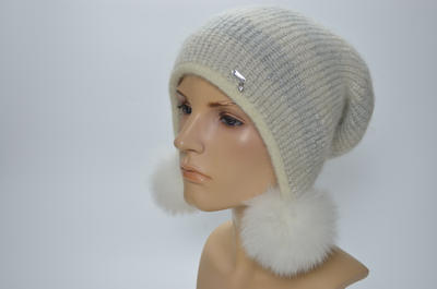 Белая женская шапка ушанка с помпонами Италия