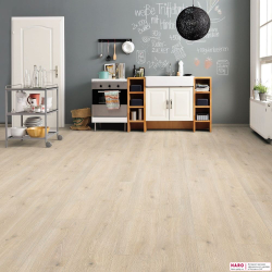 Декор ламината Haro Tritty 100 Gran Via Дуб Контура Каменно-Серый 531917 в интерьере комнаты