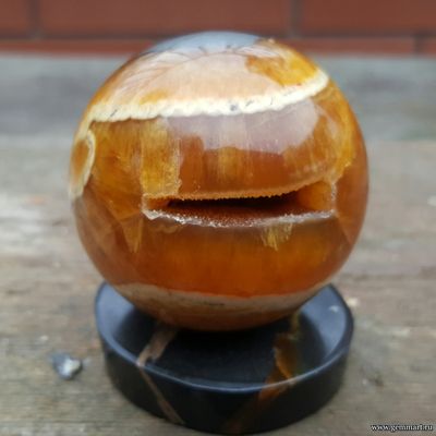 Симбирцит, шар с жеодкой. 49мм