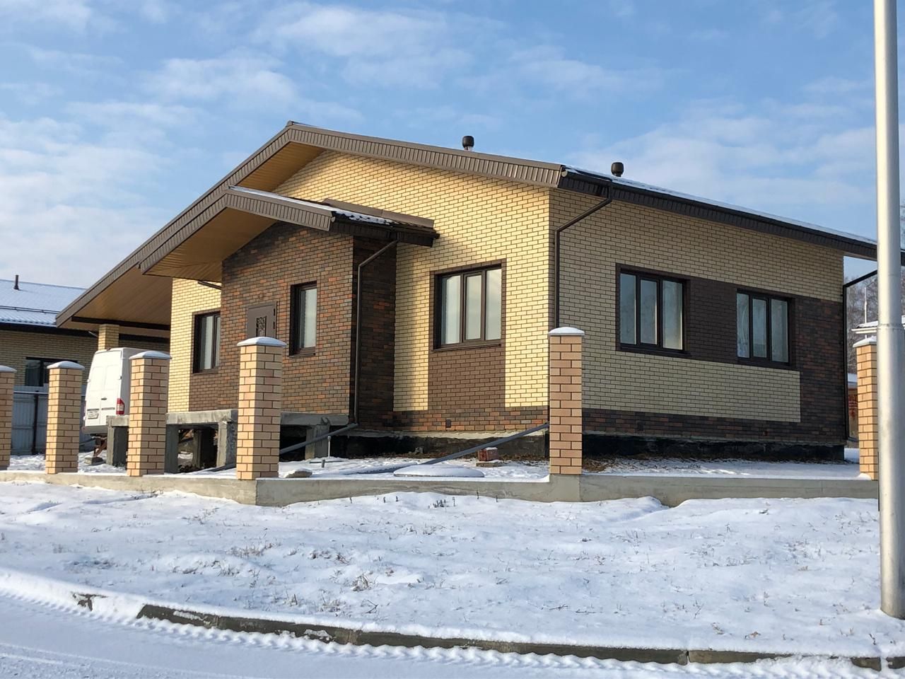 Дом из кирпича солома