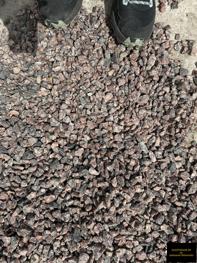 красная гранитная крошка