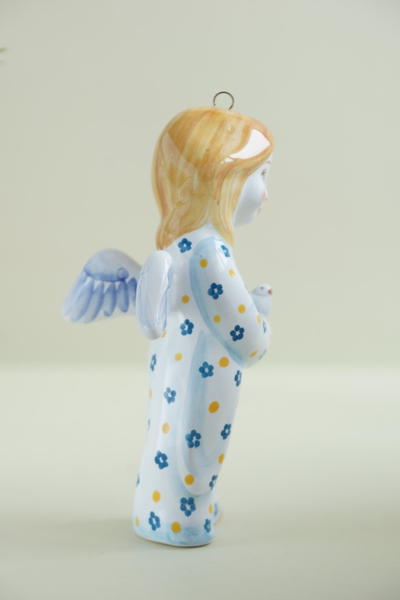 Ангел с голубем