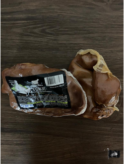 Уши ЦЕЛЫЕ свиные ТМ Наши снеки "ЧЕСНОК" 180 гр. в/к - г/в