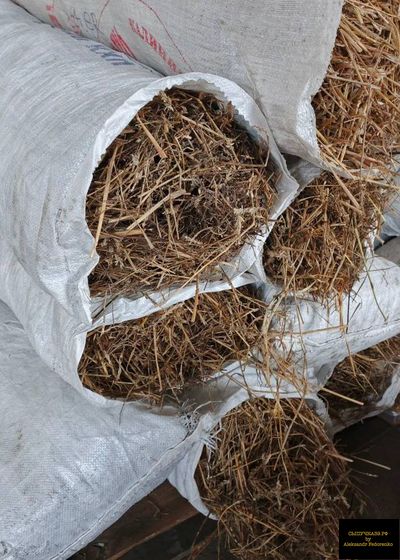 сено молома в мешках